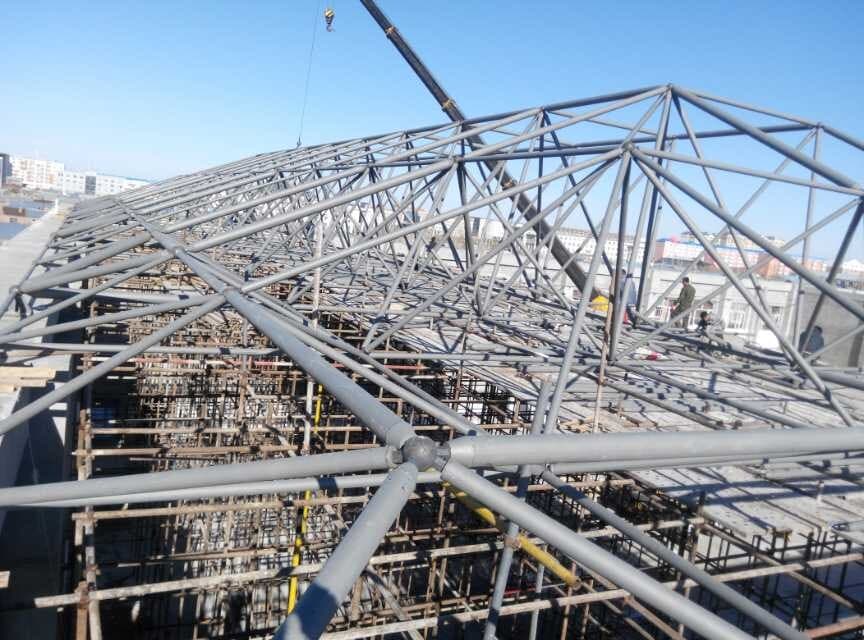 兴化商贸城屋顶网架工程